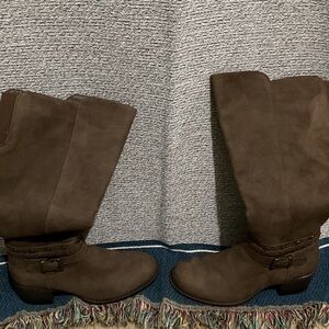 White Mountain Brown Heeled Boots